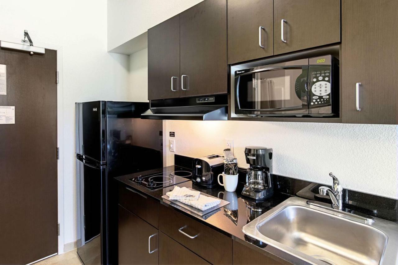 Studio 6 Austin Airport Экстерьер фото