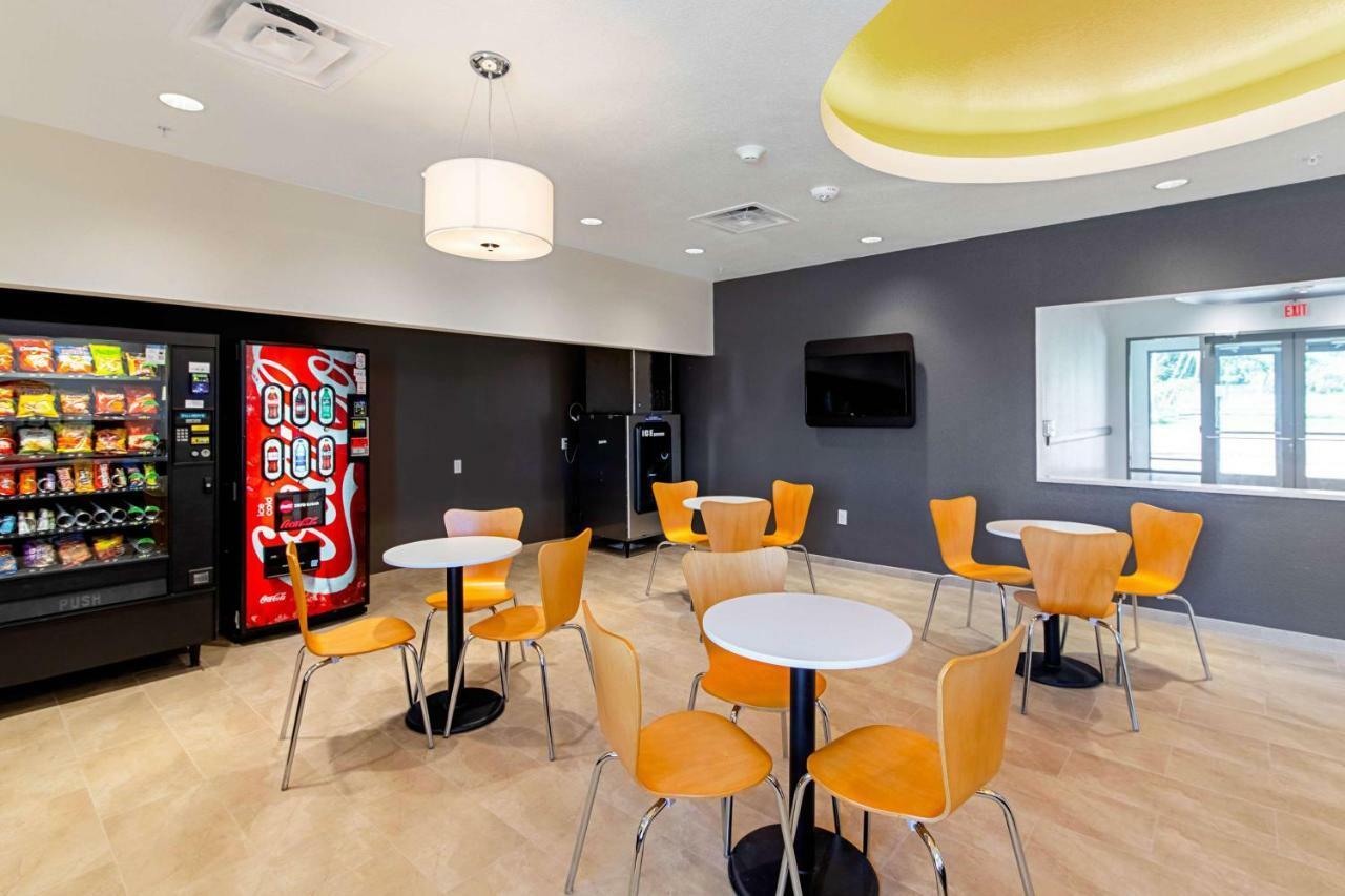 Studio 6 Austin Airport Экстерьер фото