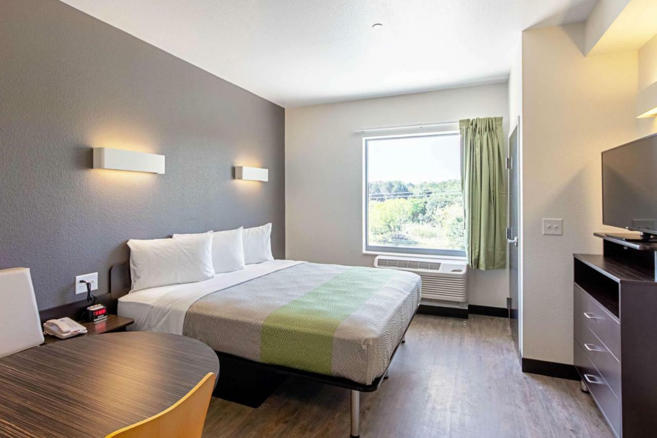 Studio 6 Austin Airport Экстерьер фото
