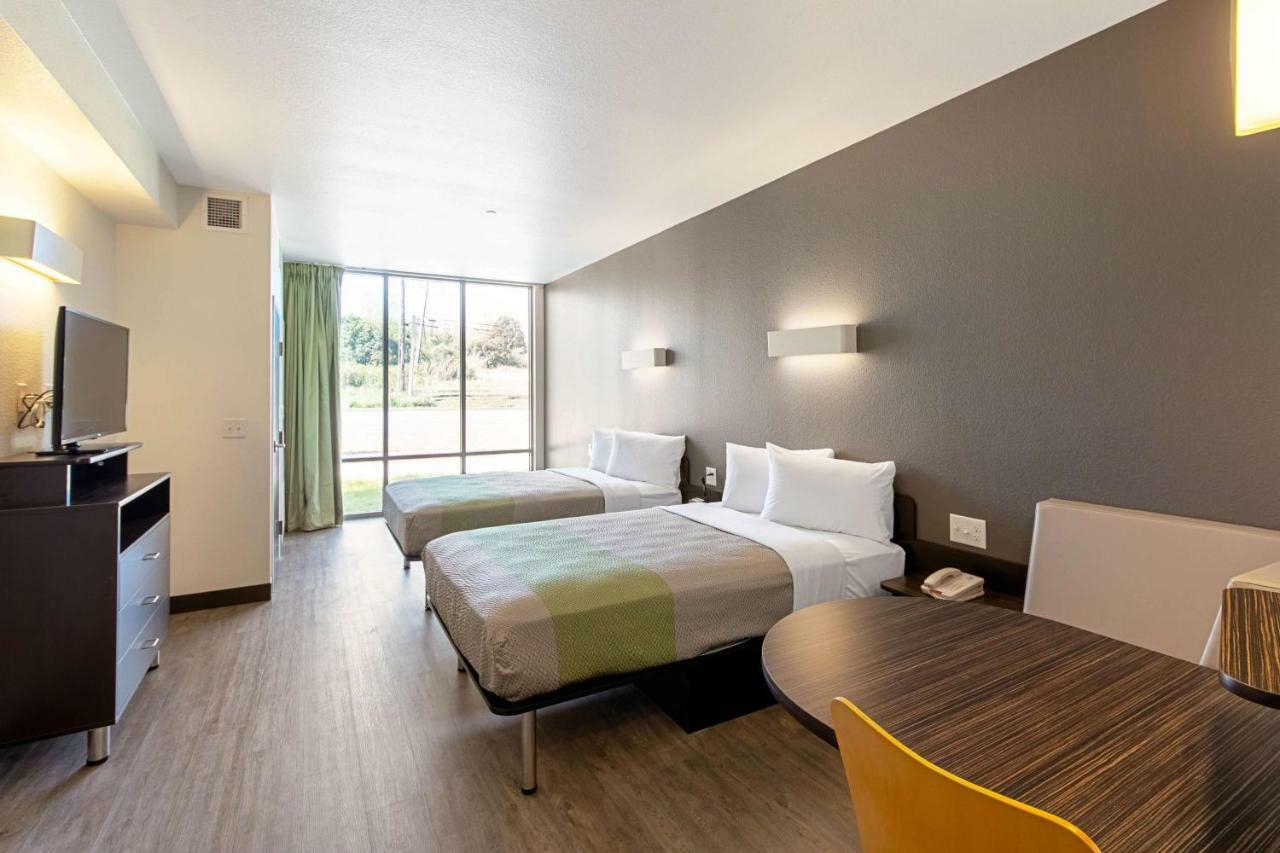 Studio 6 Austin Airport Экстерьер фото